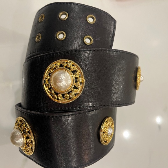 Edouard Rambaud Paris Vintage Black leather belt w/ Gold / Pearl Medallions, main image 4
